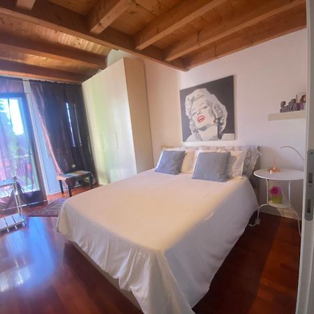 Casa Vacanze Chez La Reine - Holiday Home ヴィチェンツァ エクステリア 写真
