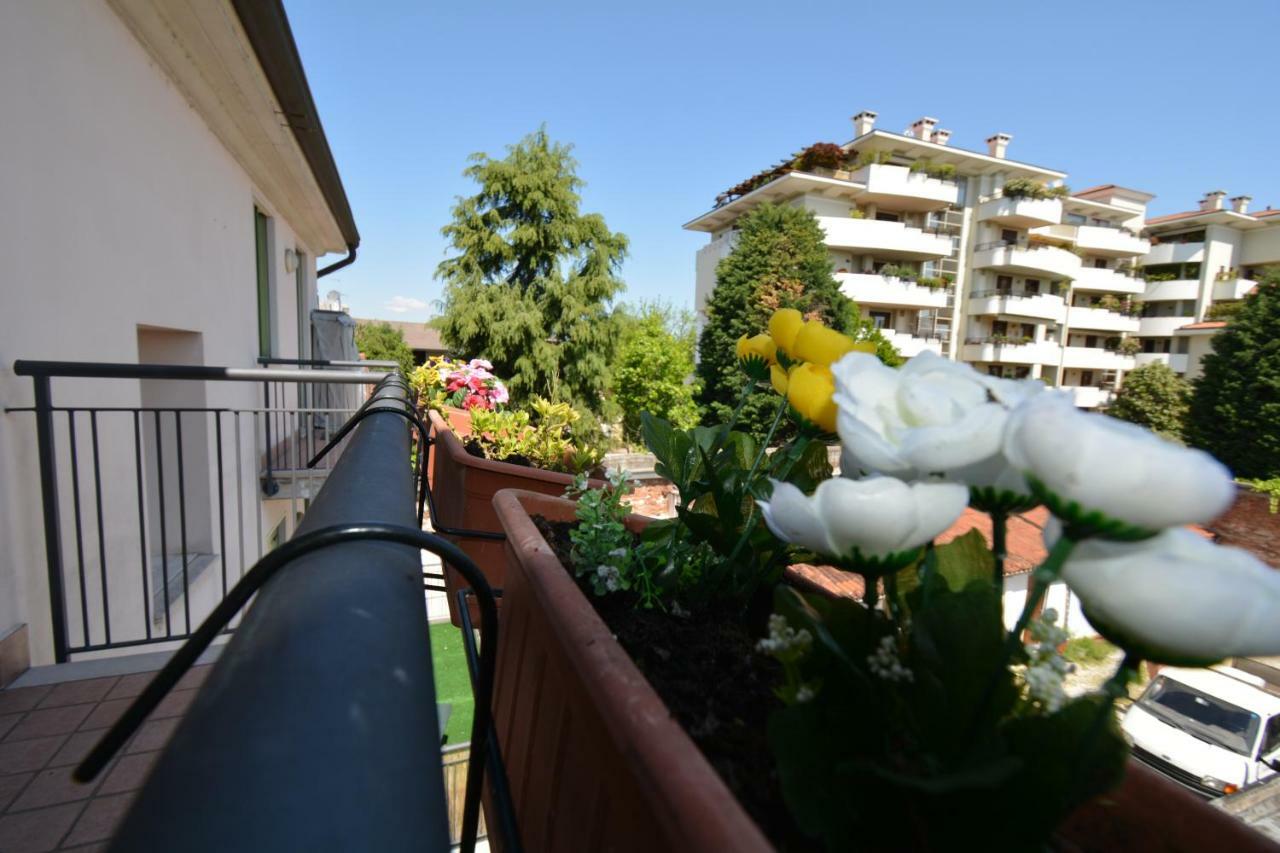 Casa Vacanze Chez La Reine - Holiday Home ヴィチェンツァ エクステリア 写真